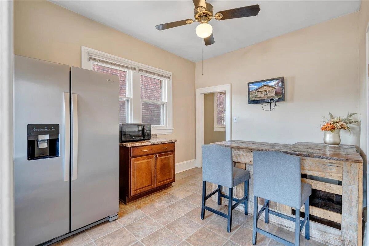 1105 Montrose AVE SE - Photo 18