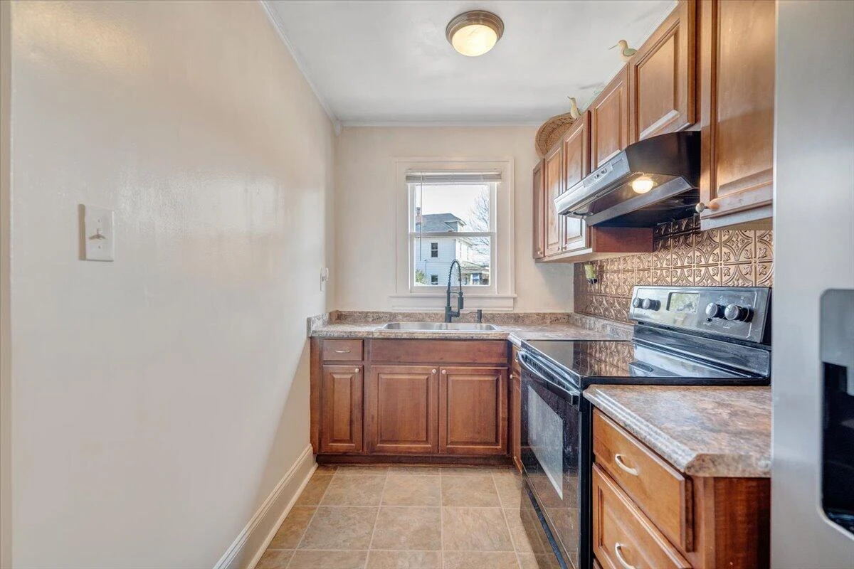 1105 Montrose AVE SE - Photo 19