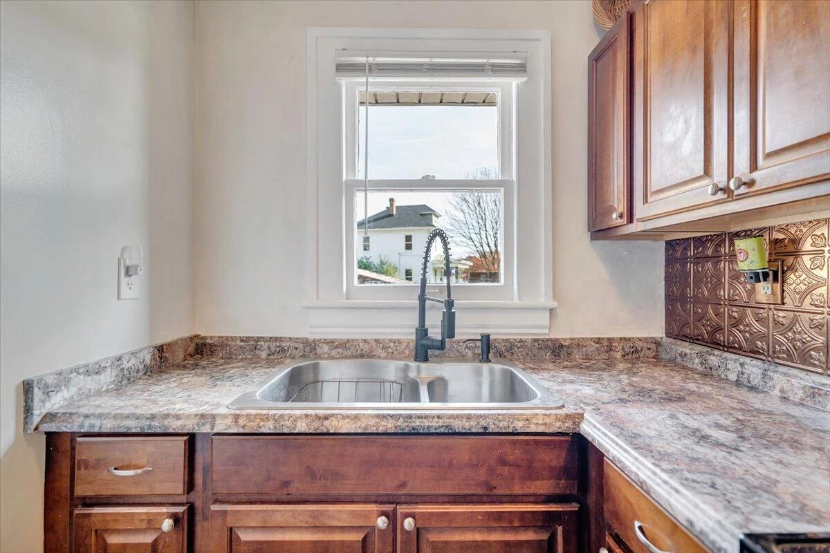 1105 Montrose AVE SE - Photo 20