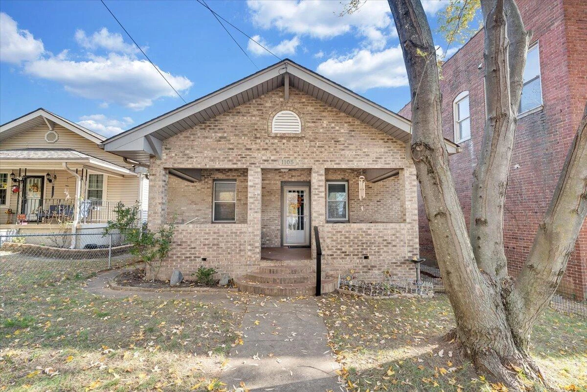 1105 Montrose AVE SE - Photo 3