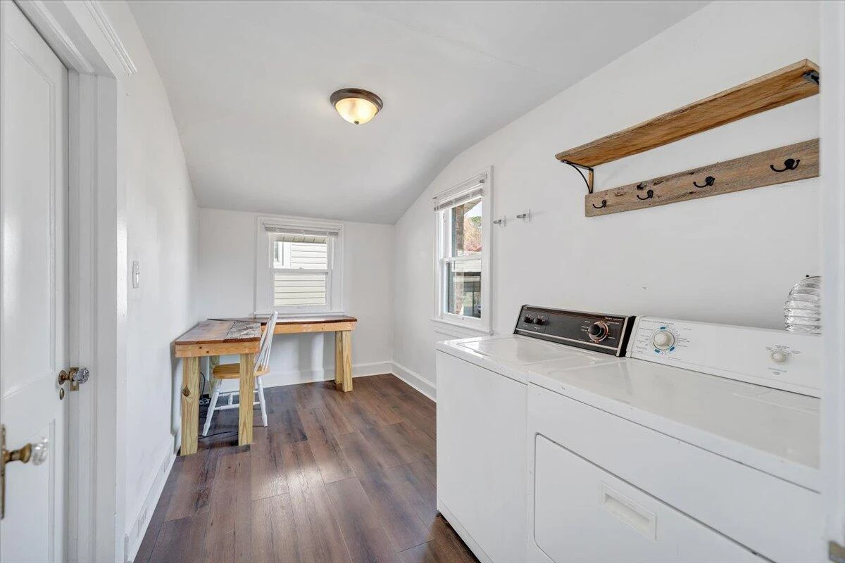 1105 Montrose AVE SE - Photo 22