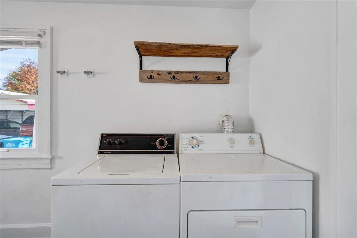 1105 Montrose AVE SE - Photo 23
