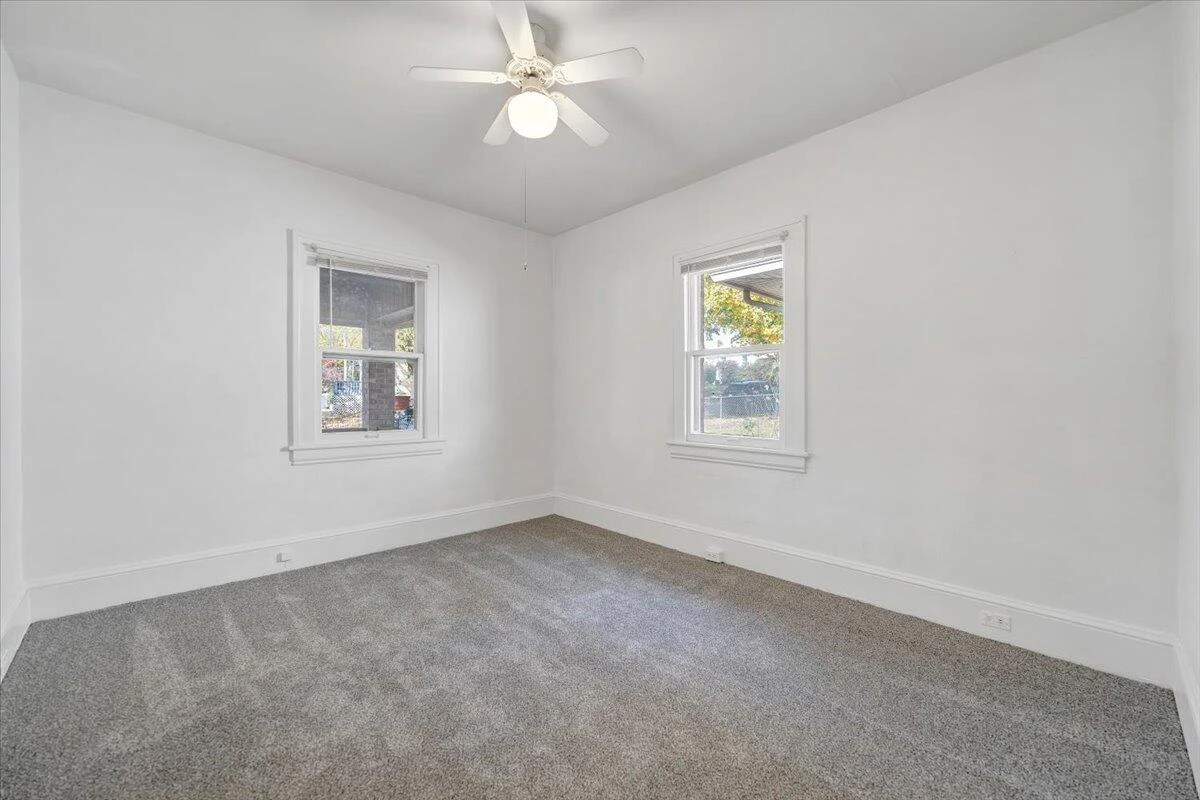 1105 Montrose AVE SE - Photo 24