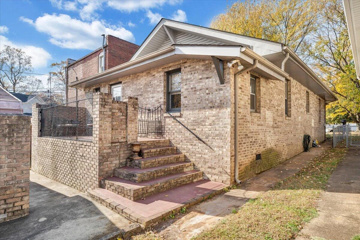 1105 Montrose AVE SE - Photo 33