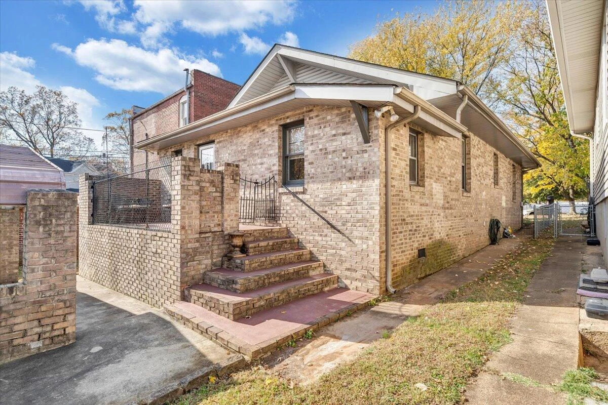 1105 Montrose AVE SE - Photo 34