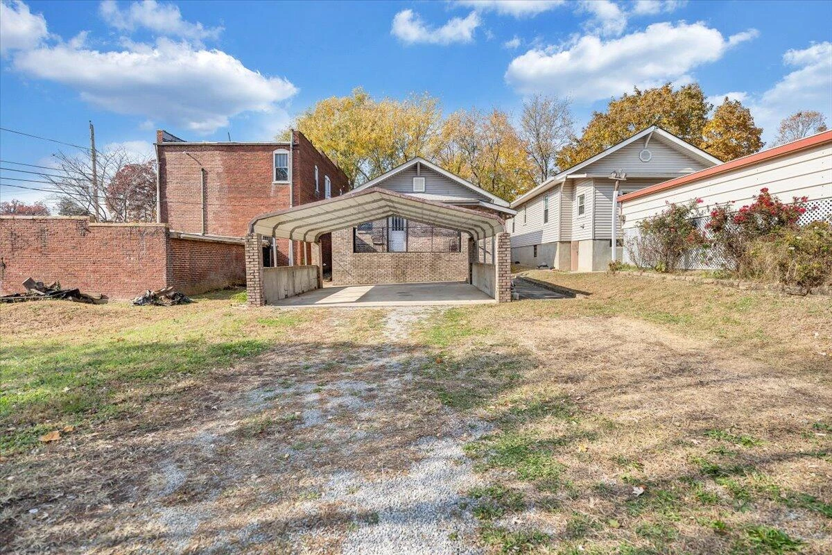 1105 Montrose AVE SE - Photo 37