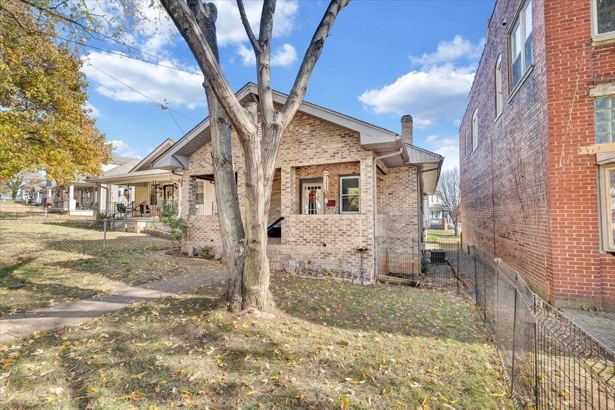 1105 Montrose AVE SE - Photo 47