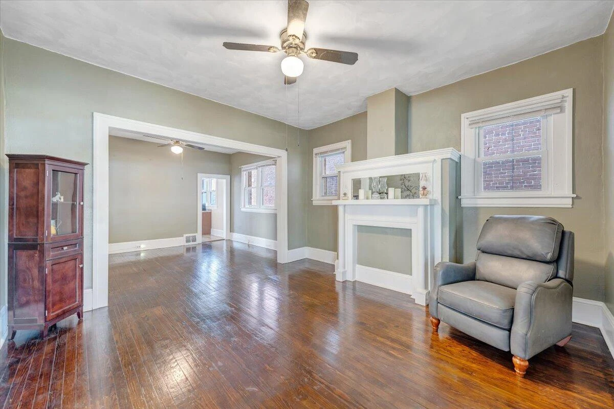 1105 Montrose AVE SE - Photo 7