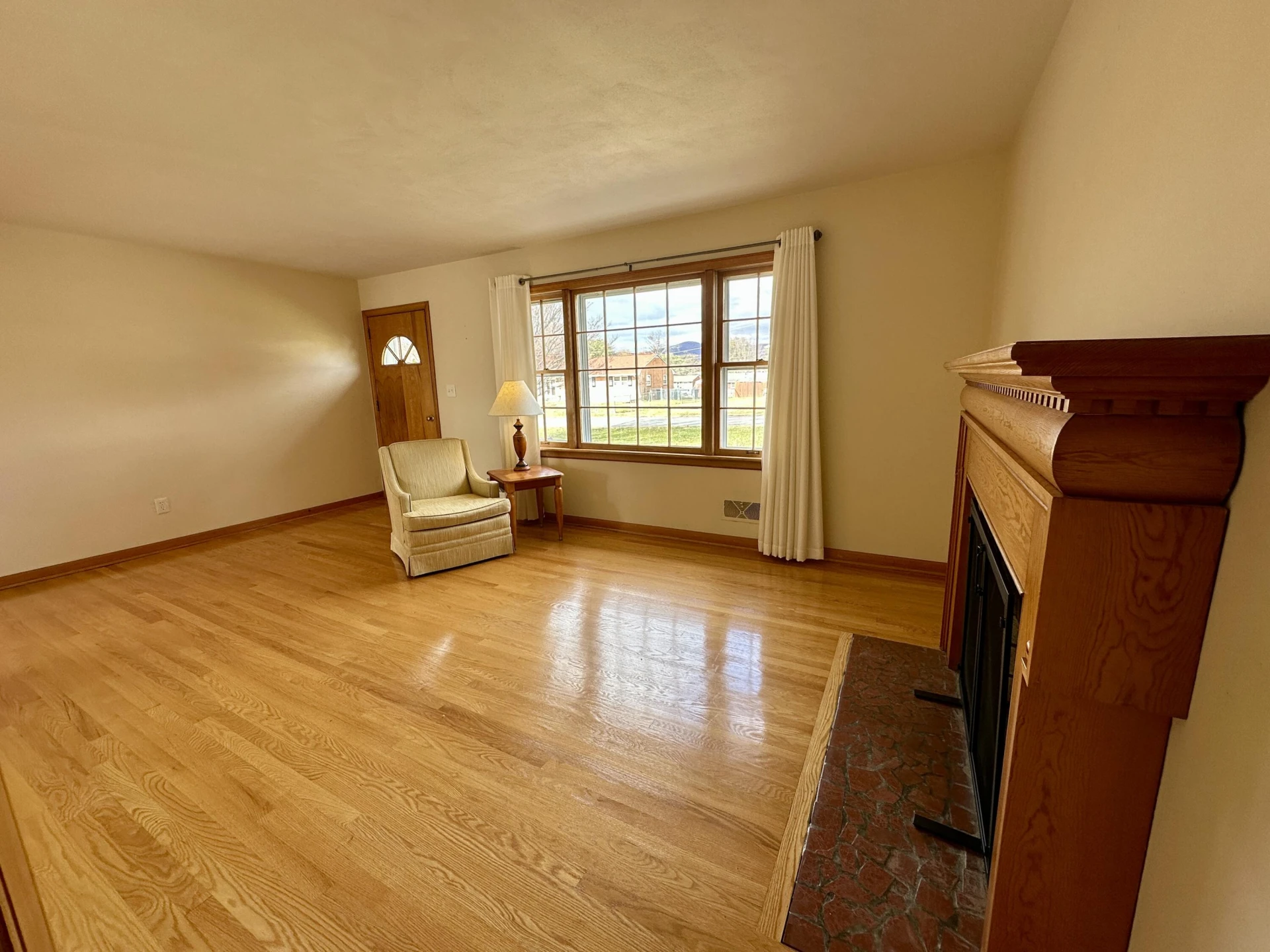 525 Elden AVE - Photo 16