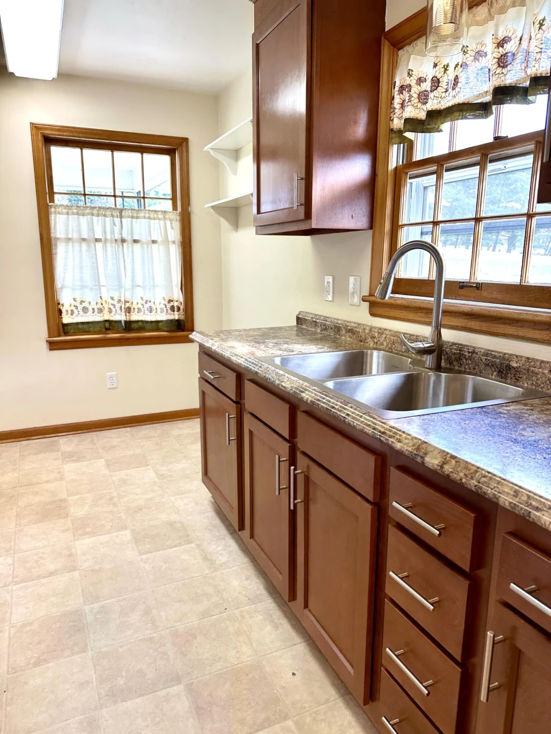 525 Elden AVE - Photo 18