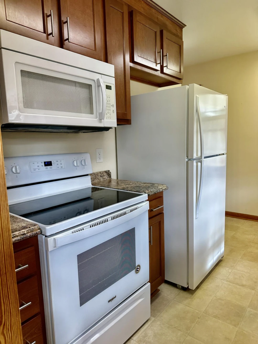 525 Elden AVE - Photo 19
