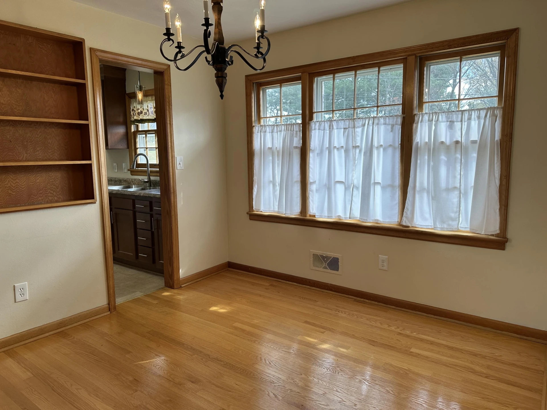 525 Elden AVE - Photo 20