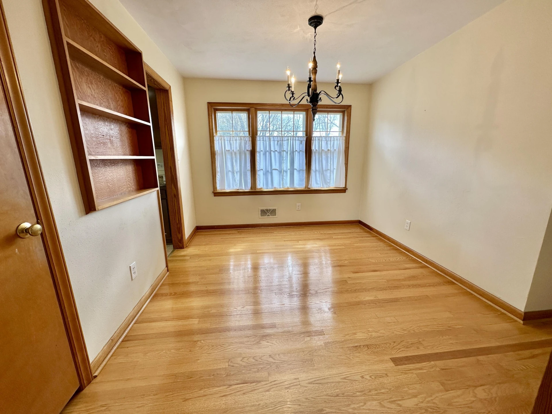 525 Elden AVE - Photo 21
