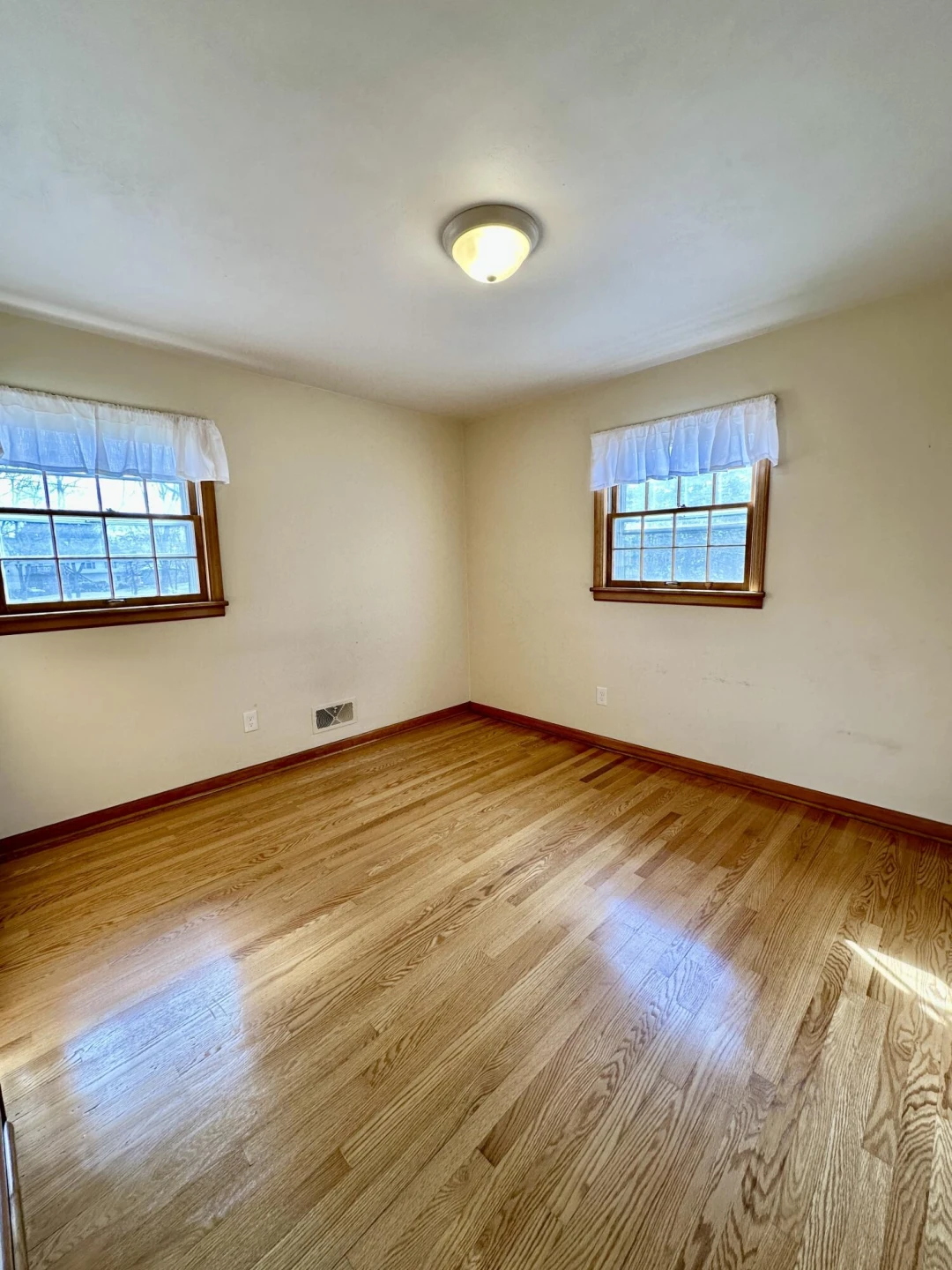 525 Elden AVE - Photo 25