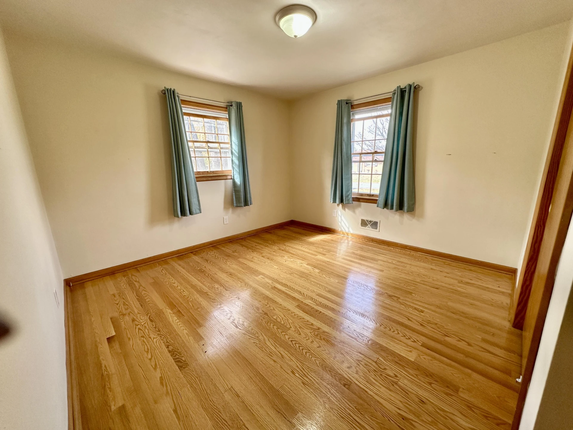 525 Elden AVE - Photo 26