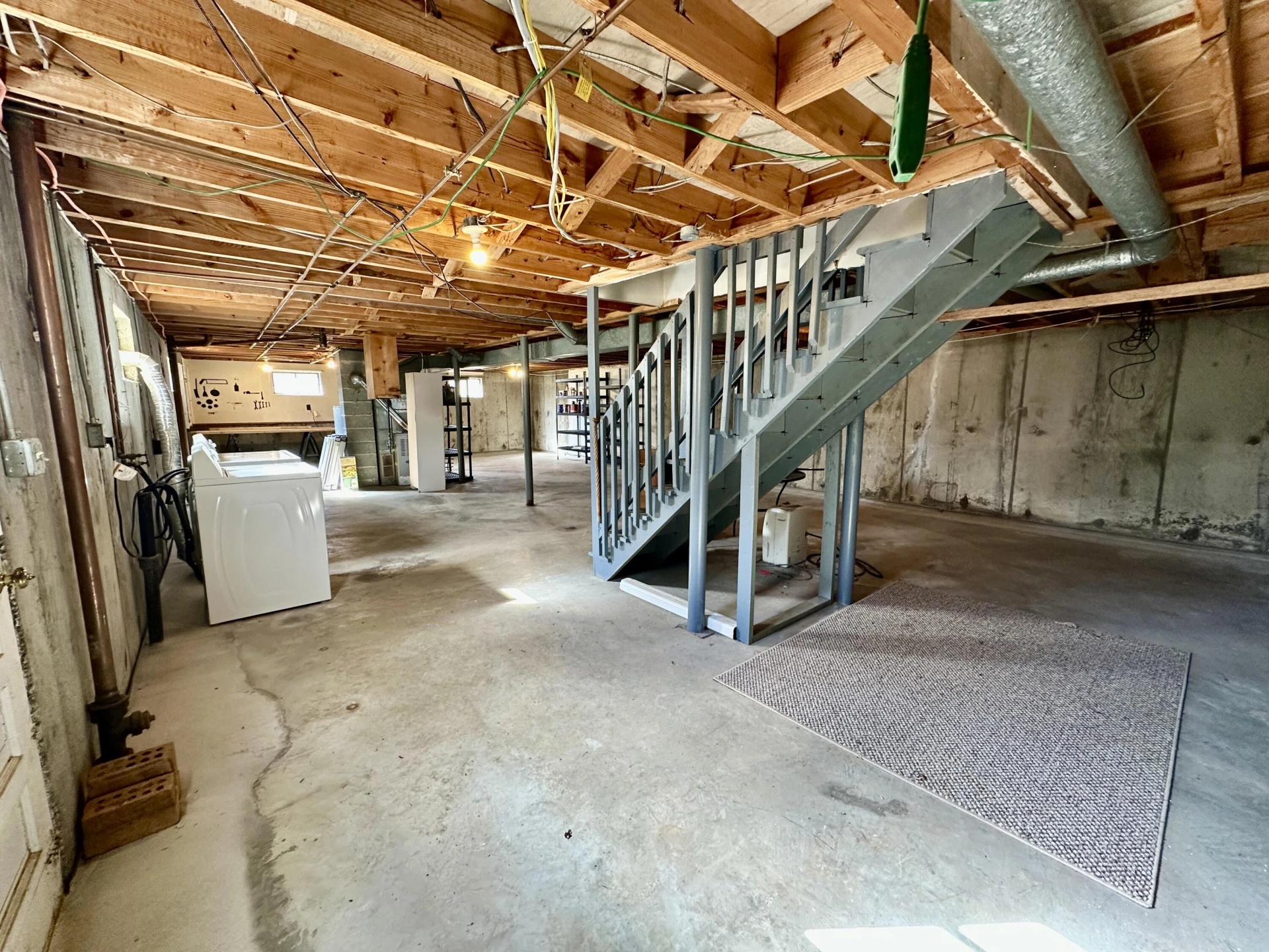 525 Elden AVE - Photo 32