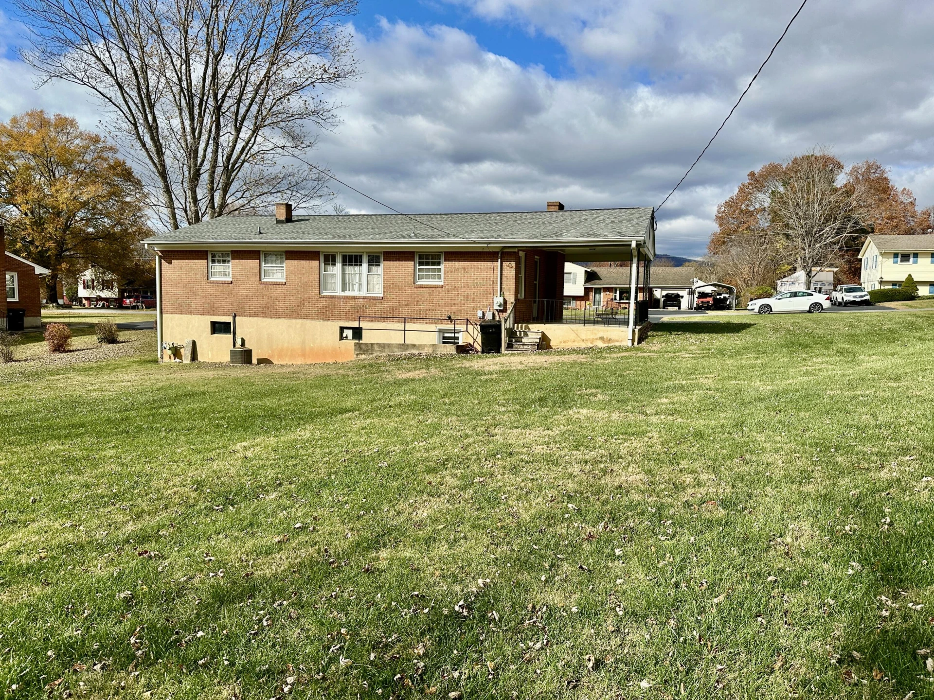 525 Elden AVE - Photo 34