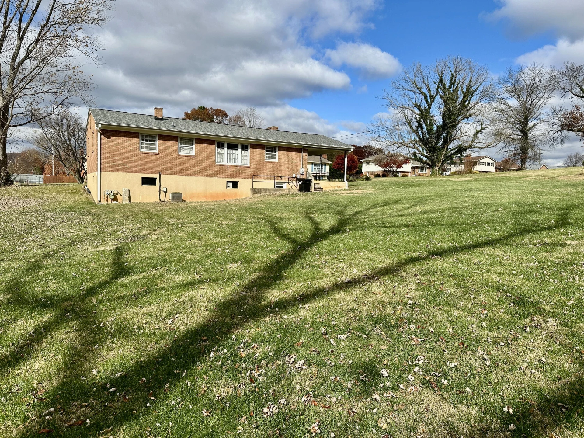 525 Elden AVE - Photo 35