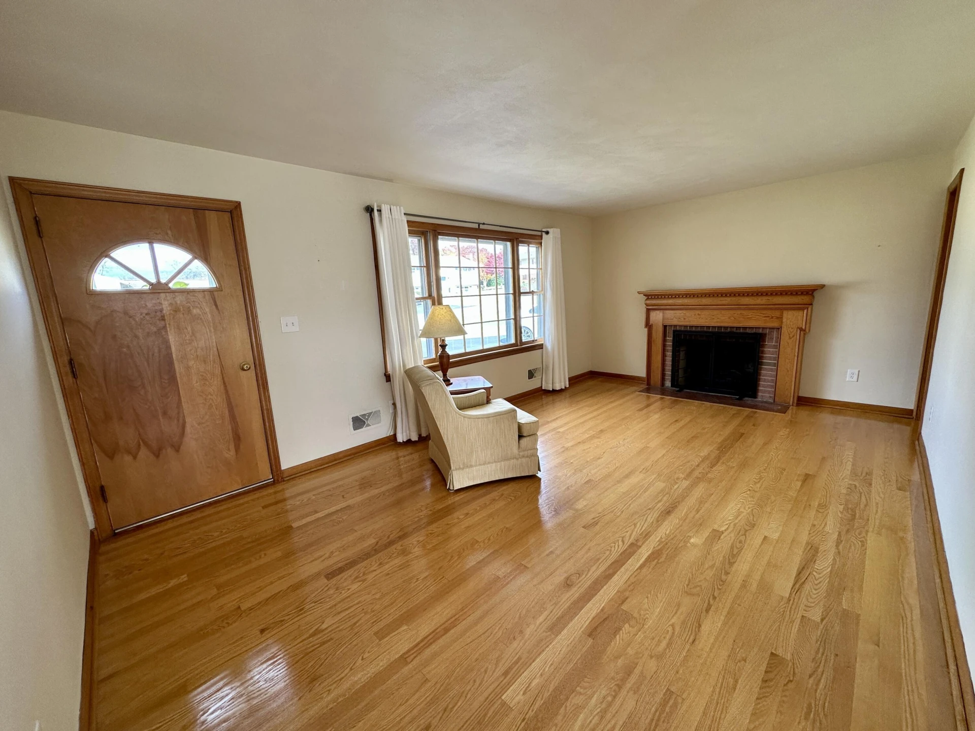 525 Elden AVE - Photo 13