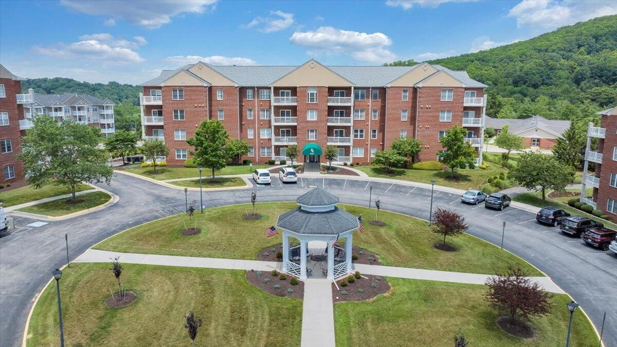 4444 Pheasant Ridge RD SW #404