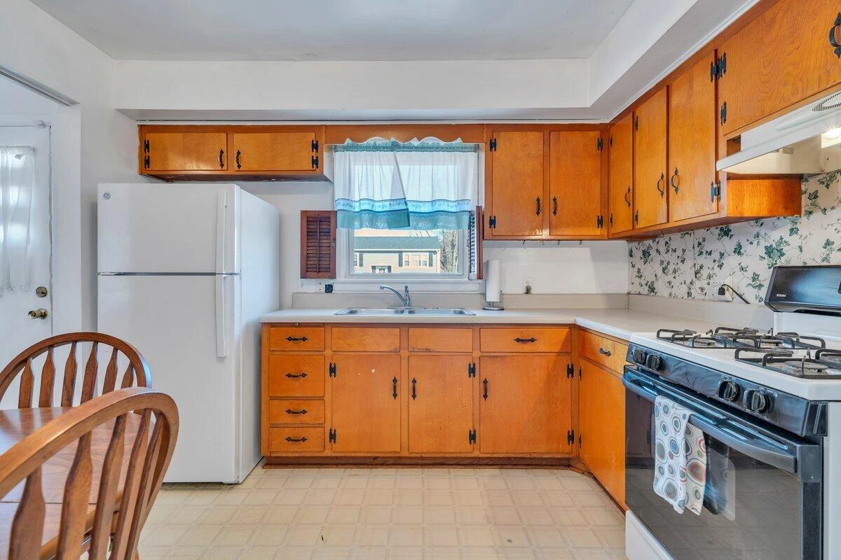 3858 Long Meadow AVE NW - Photo 3