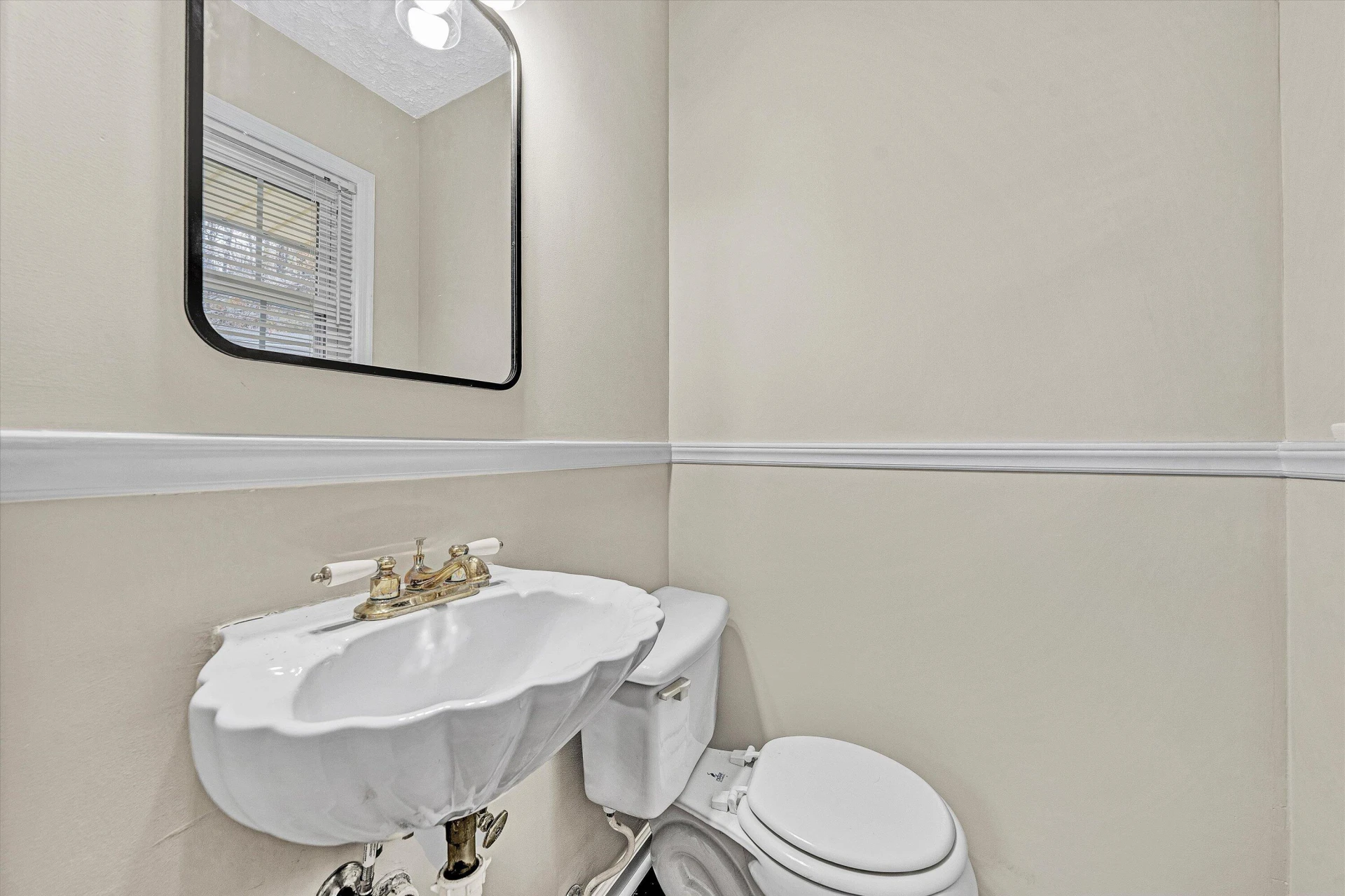 2850 Archer CIR - Photo 14