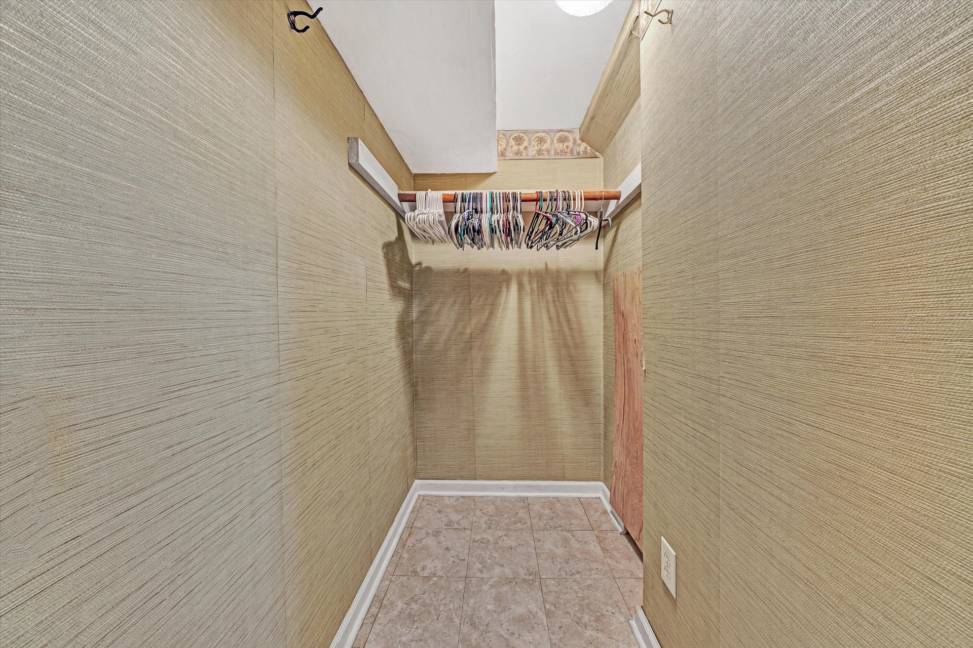 2850 Archer CIR - Photo 36