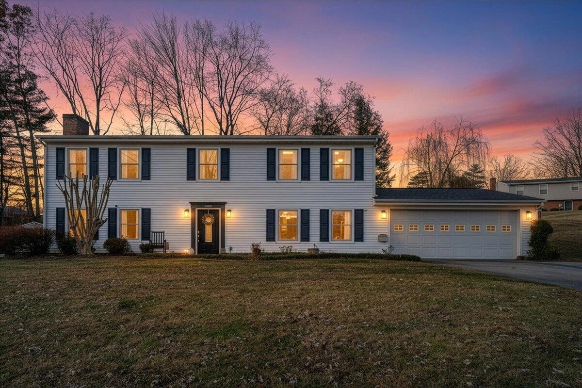 5625 North Lake DR