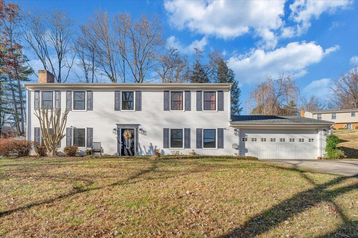 5625 North Lake DR - Photo 2
