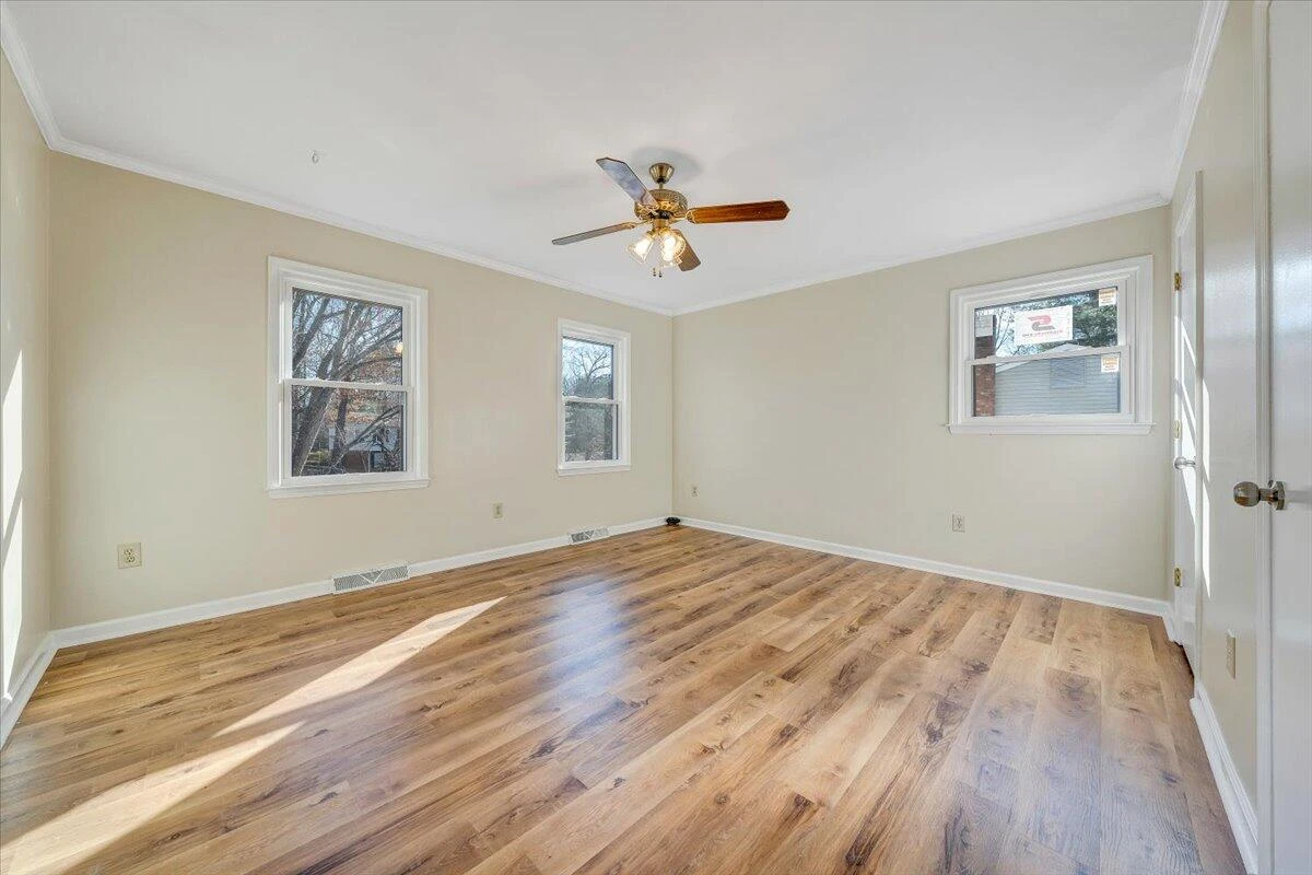 5625 North Lake DR - Photo 33