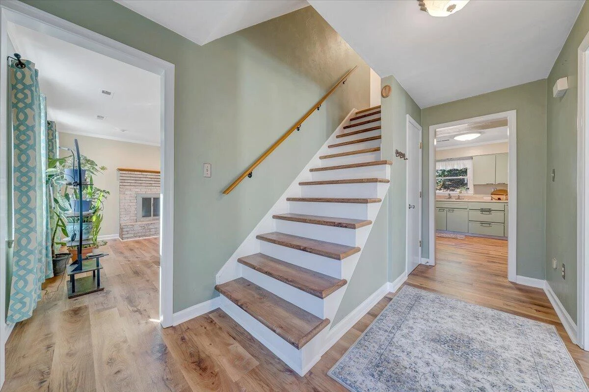 5625 North Lake DR - Photo 4
