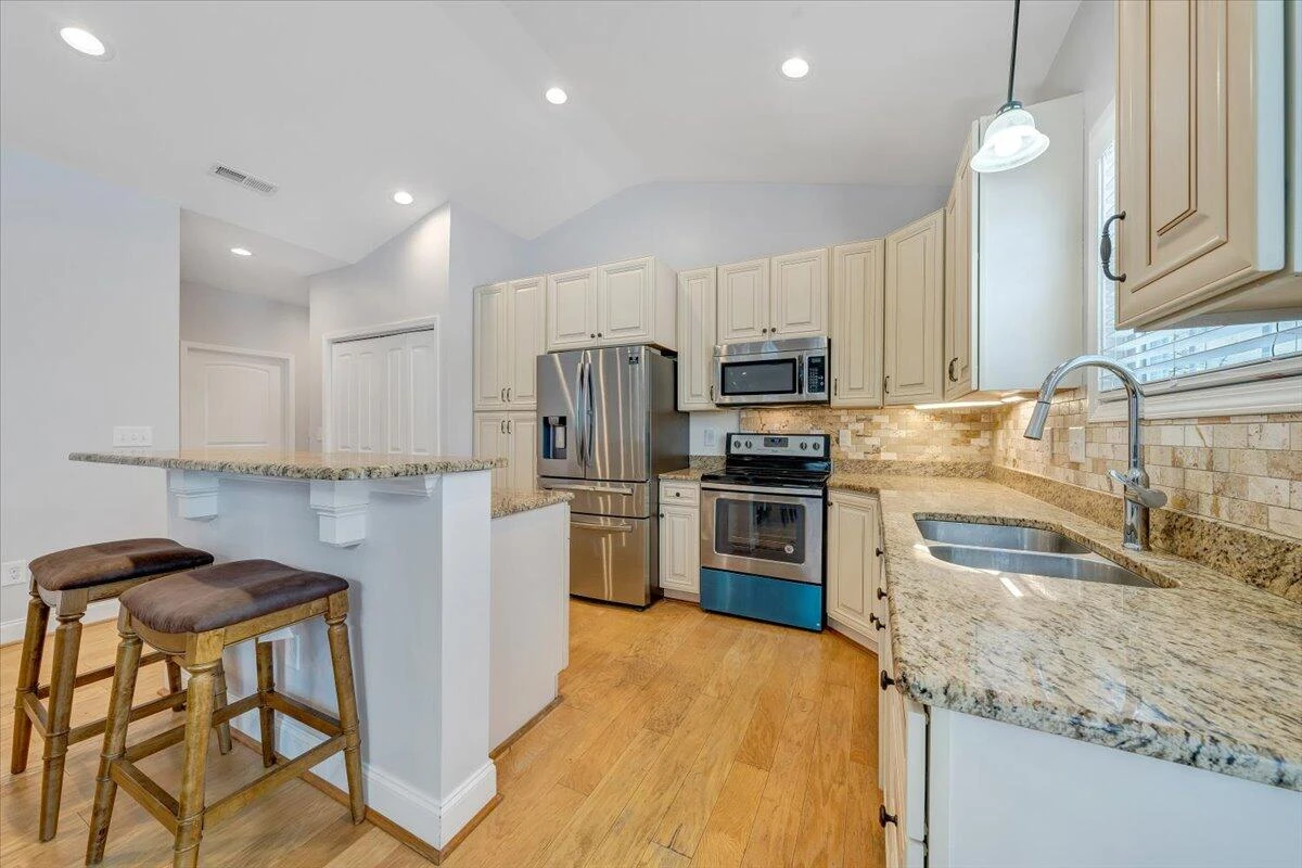 1196 Cardiff CT - Photo 7