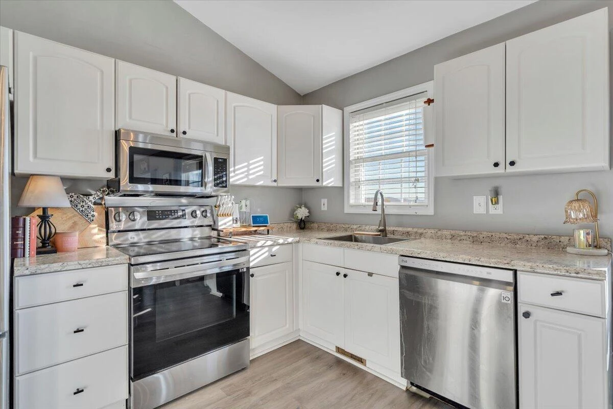 232 Eugene DR NW - Photo 16