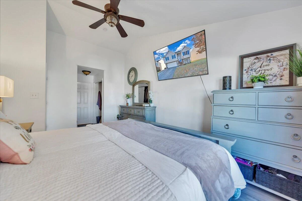 232 Eugene DR NW - Photo 18