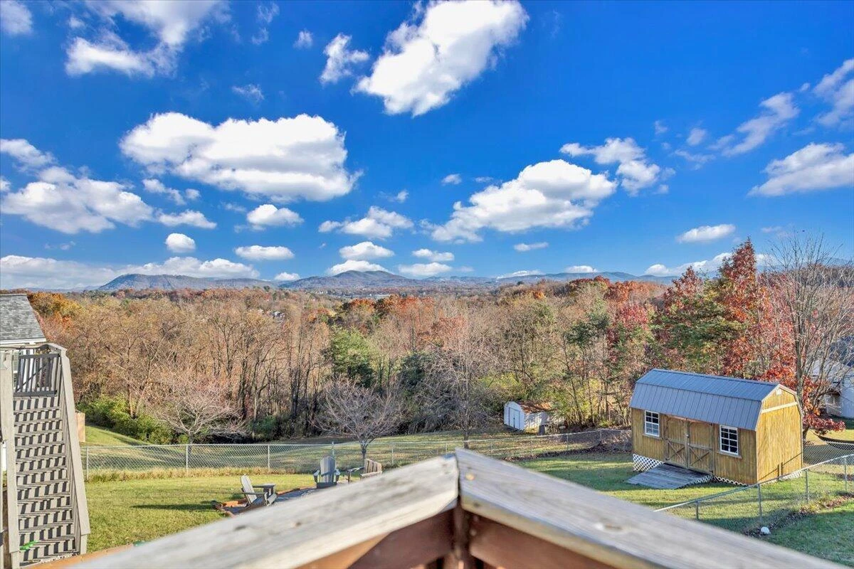 232 Eugene DR NW - Photo 33
