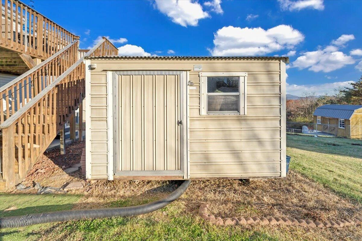 232 Eugene DR NW - Photo 40