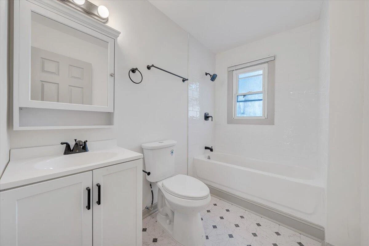 923 Morehead AVE SE - Photo 12