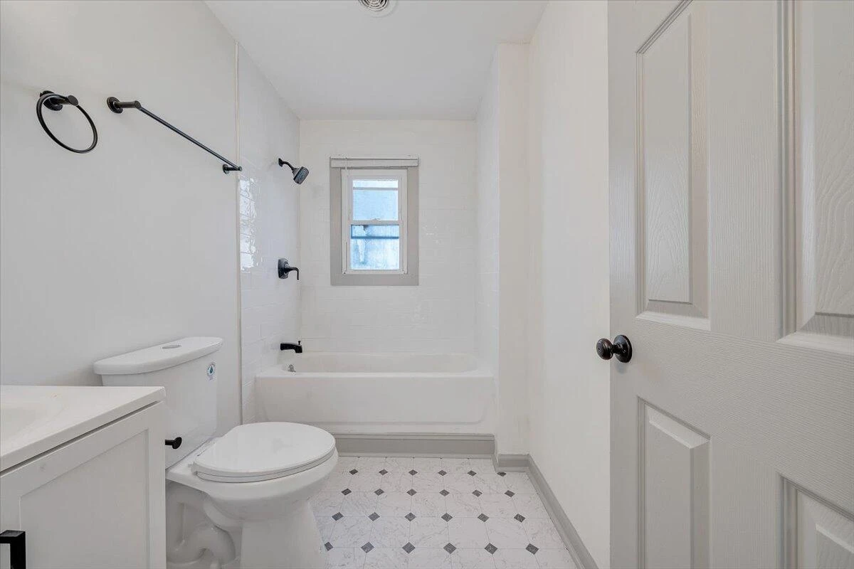 923 Morehead AVE SE - Photo 13