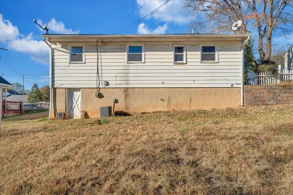 923 Morehead AVE SE - Photo 21
