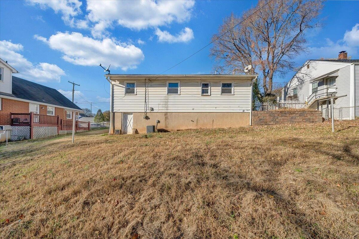 923 Morehead AVE SE - Photo 22