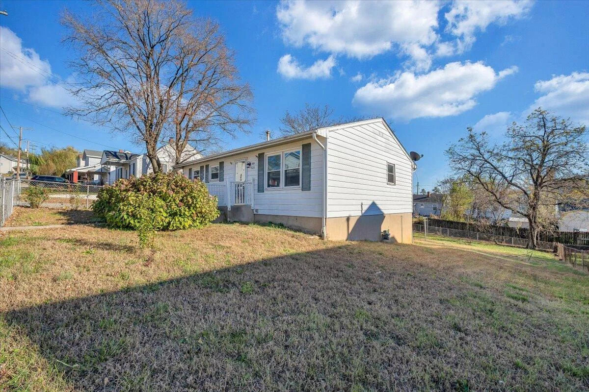 923 Morehead AVE SE - Photo 24