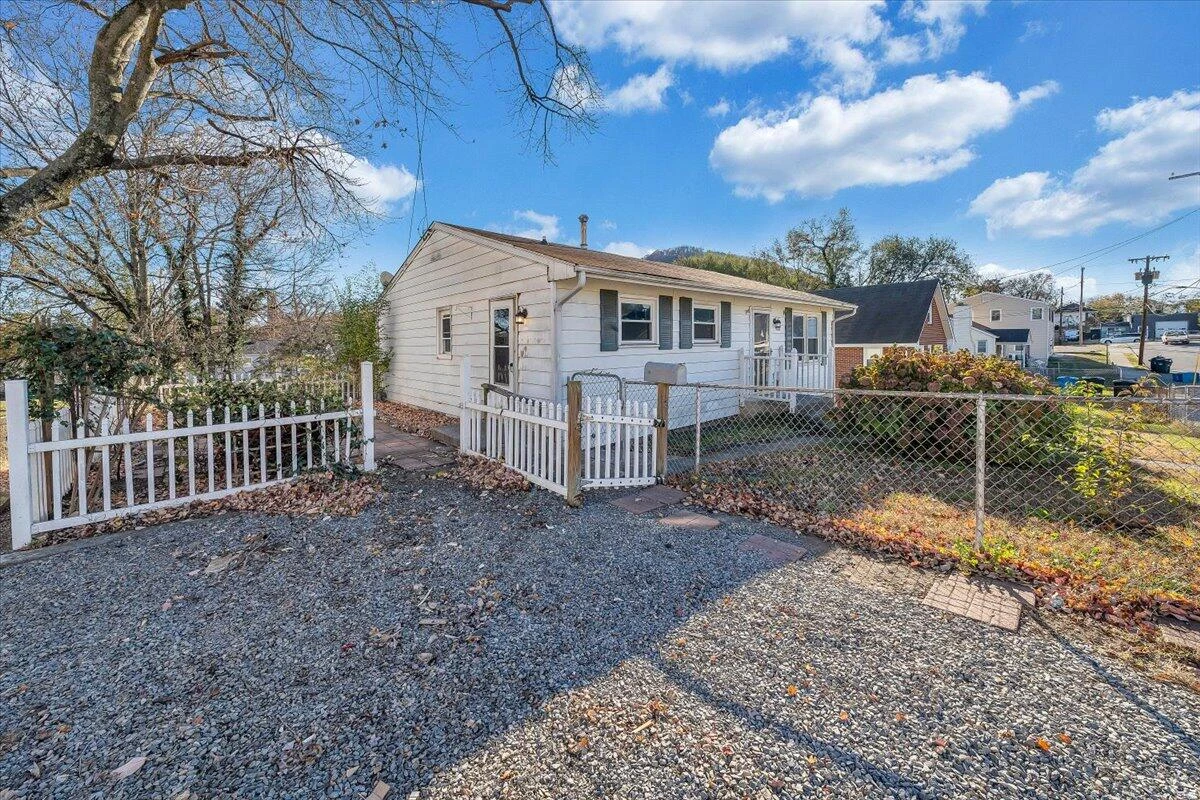 923 Morehead AVE SE - Photo 25