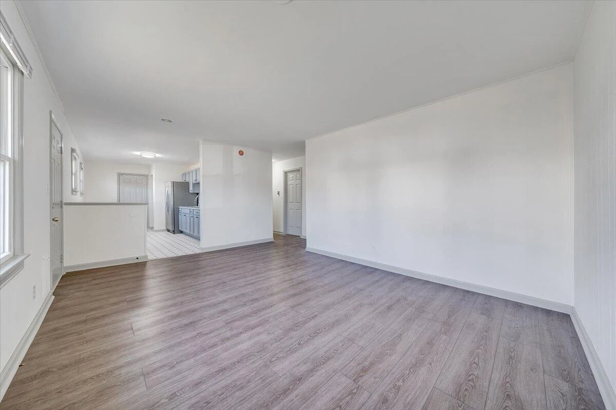 923 Morehead AVE SE - Photo 3