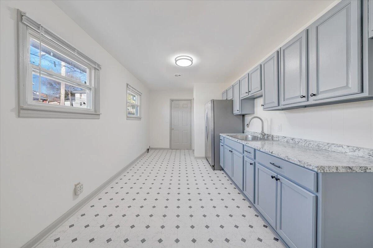 923 Morehead AVE SE - Photo 4
