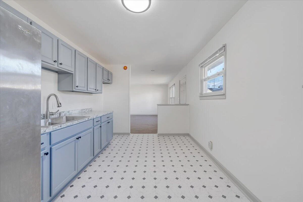 923 Morehead AVE SE - Photo 6