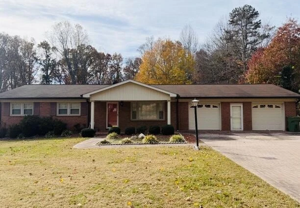 525 Tanglewood DR