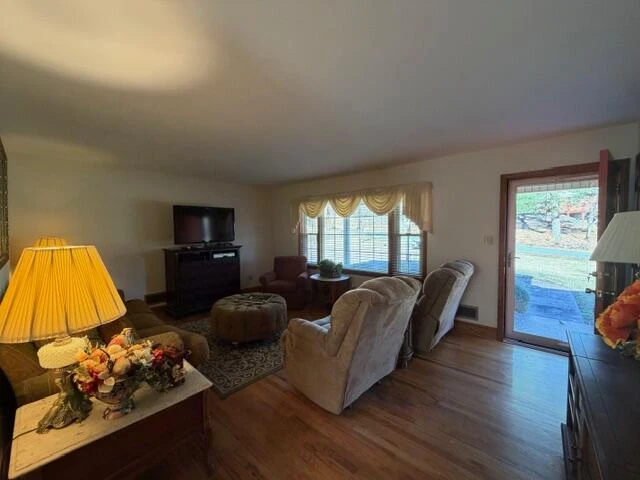 525 Tanglewood DR - Photo 6