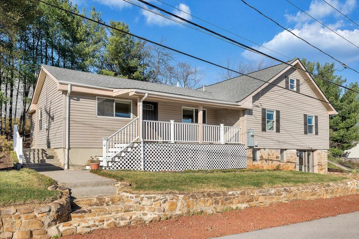 1724 Starview DR - Photo 2