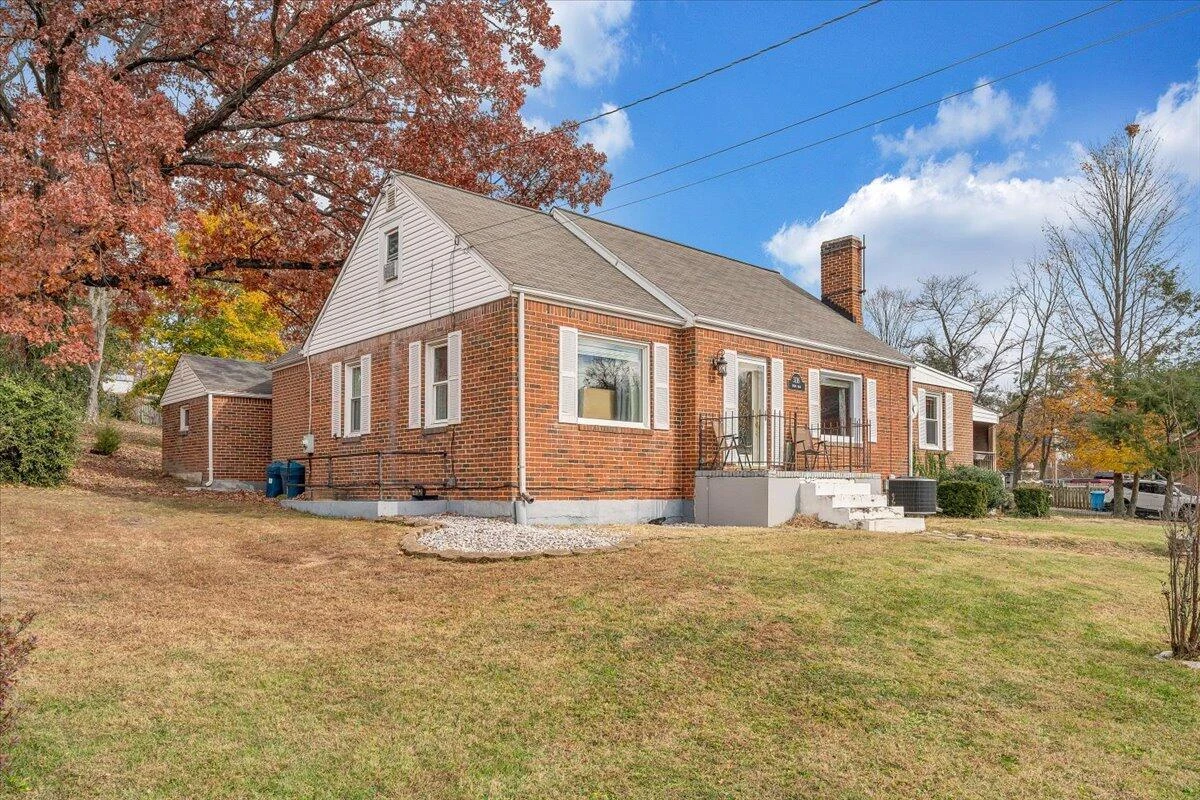 3116 Spring RD SW