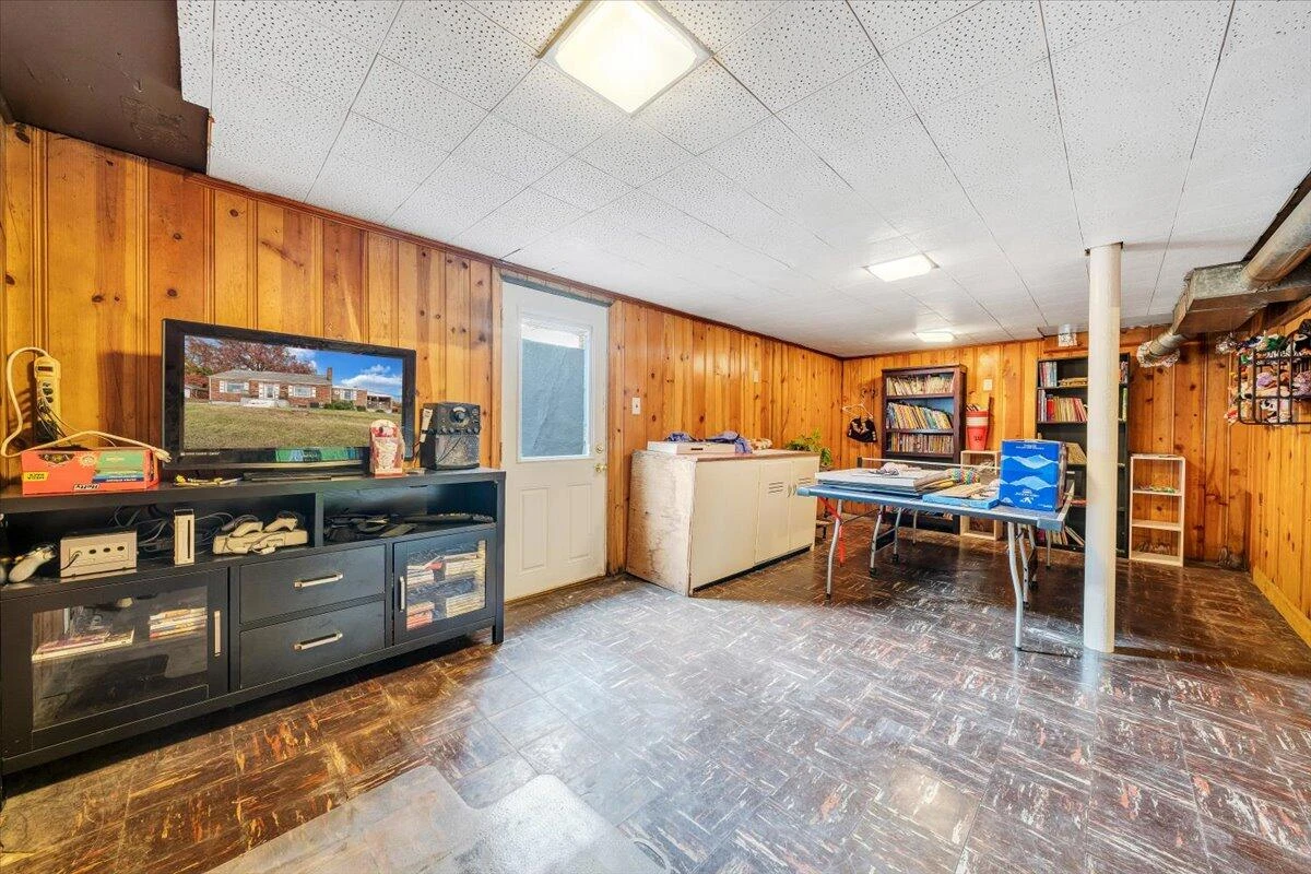 3116 Spring RD SW - Photo 16